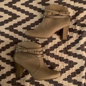 Jennifer Lopez ankle boots, size 10 in Women’s